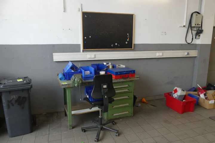 Werkbank und Stuhl